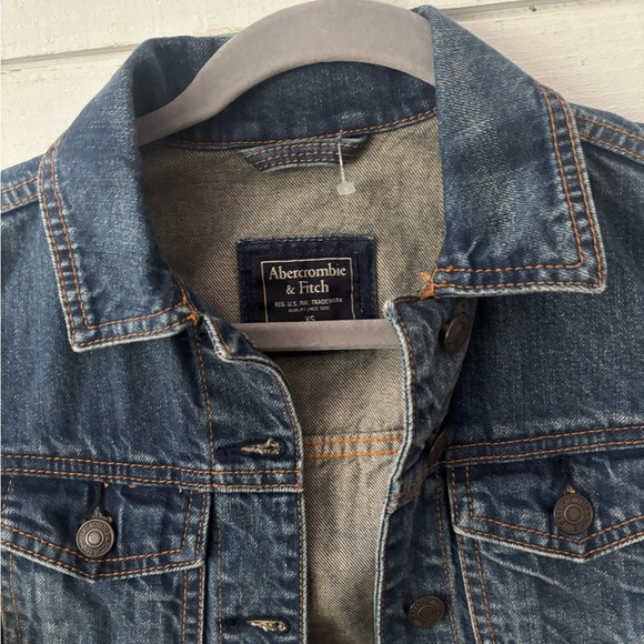 Abercrombie & Fitch Blue Denim Vest, cropped and has raw hem. Great condition - Picture 4 of 9